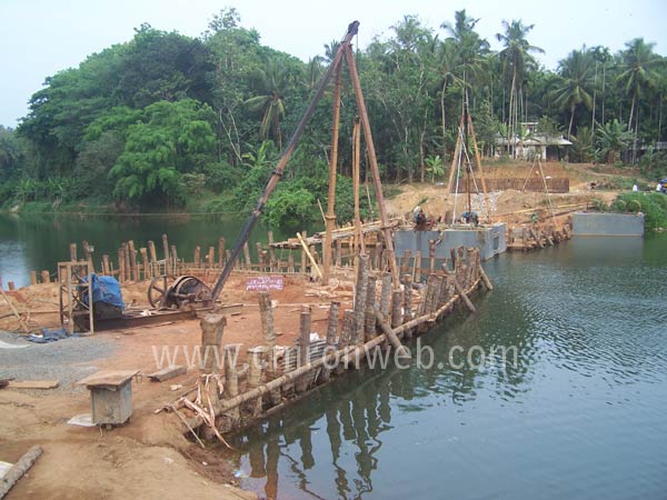Theyyathum kadavu bridge under construction